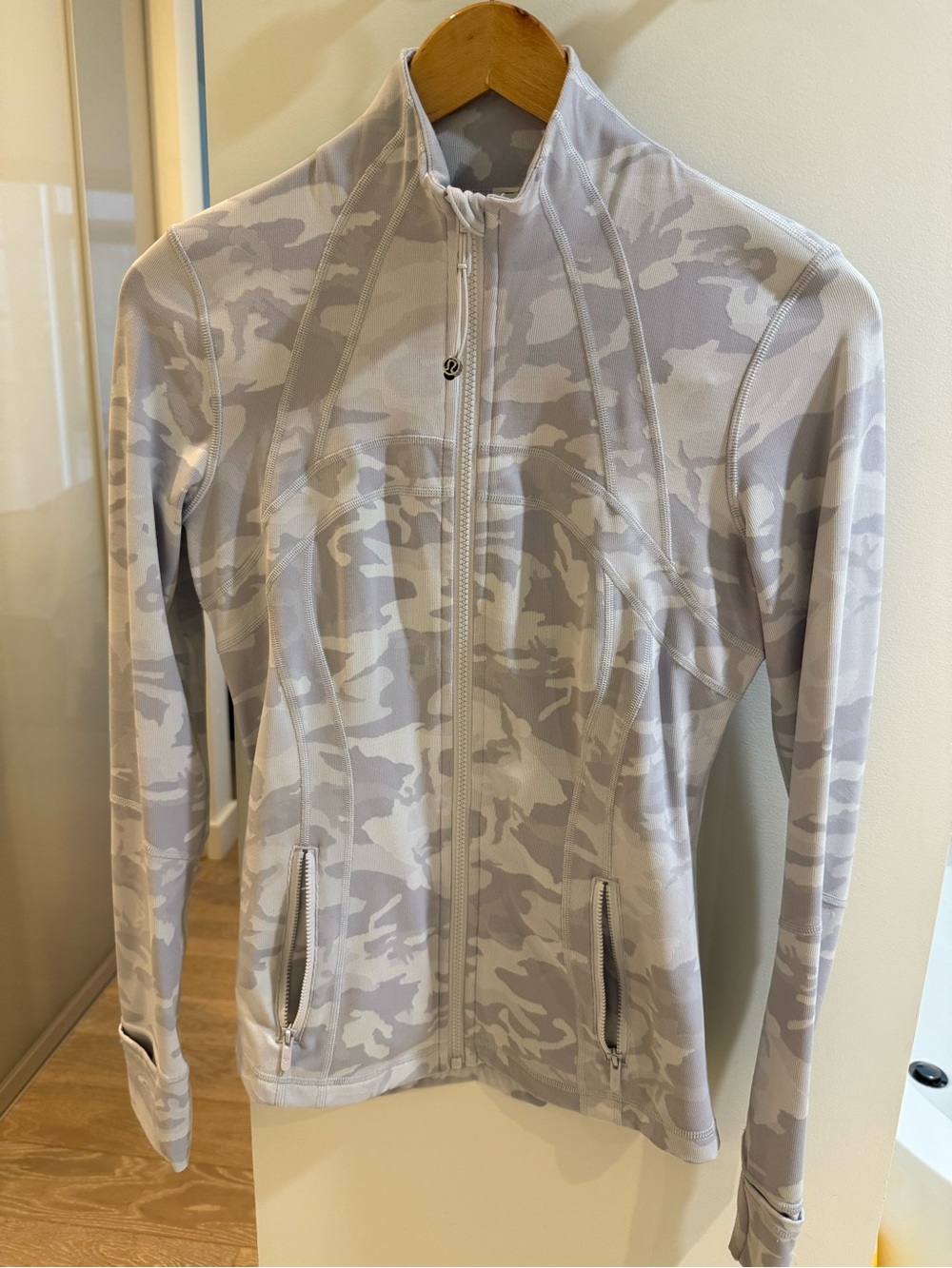 Lululemon zipup size 6